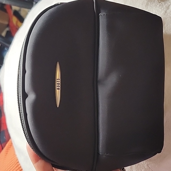 Roots Accessories - Roots pouch 👝